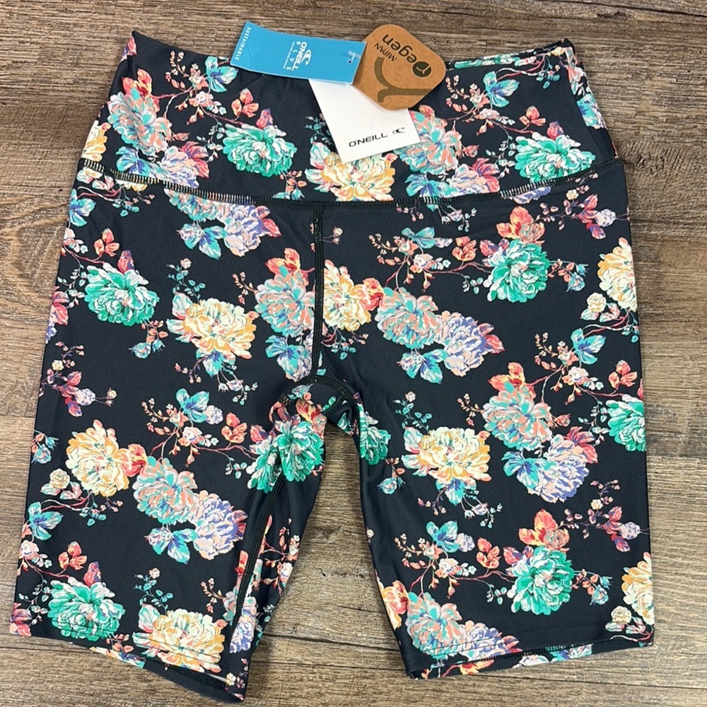 NEW O’Neil Women’s STELLA Floral Athletic Shorts Size Small